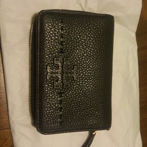 Tory Burch Bags - Tory burch wallet Tory Burch Bags - Tory burch wallet